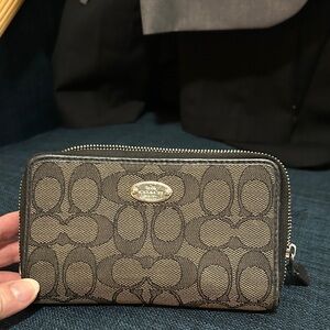 Coach Black and Gray Signature Wallet broken zipper